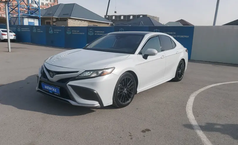 Toyota Camry 2022 года за 13 500 000 тг. в Шымкент