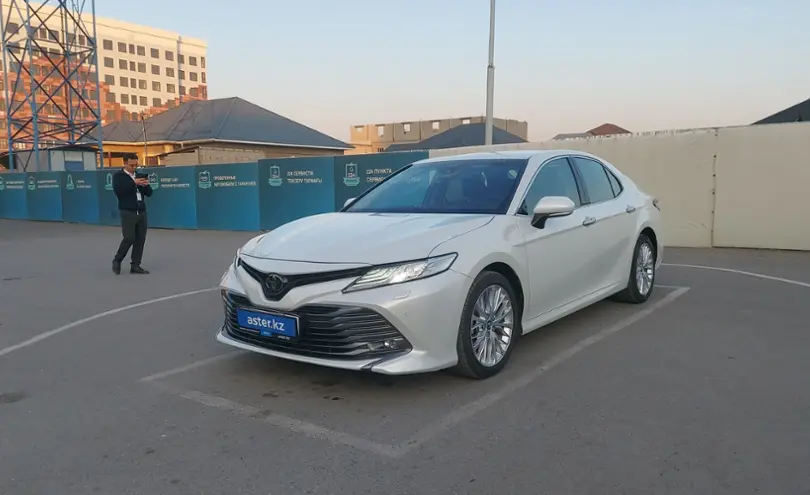 Toyota Camry 2018 года за 15 000 000 тг. в Шымкент