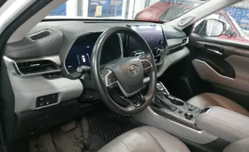 Toyota Highlander 2022 года за 22 000 000 тг. в Астана фото 5