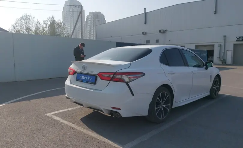 Toyota Camry 2018 года за 10 500 000 тг. в Шымкент фото 3