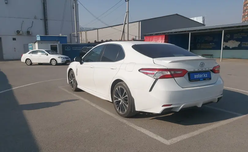 Toyota Camry 2018 года за 10 500 000 тг. в Шымкент фото 4