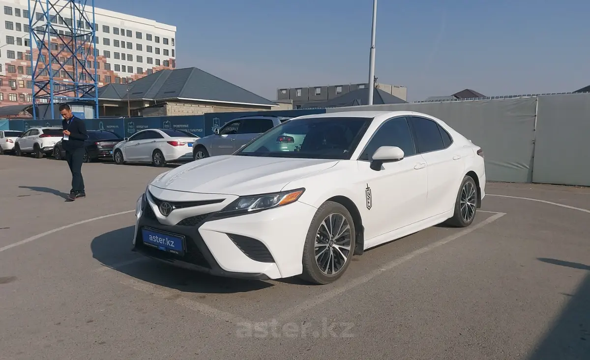 Toyota Camry 2018 года за 10 500 000 тг. в Шымкент