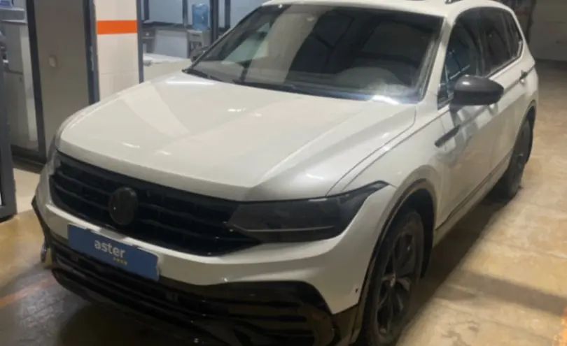 Volkswagen Tiguan 2023 года за 15 000 000 тг. в Караганда