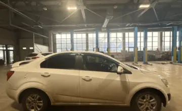 Chevrolet Aveo 2014 года за 3 800 000 тг. в Караганда фото 4