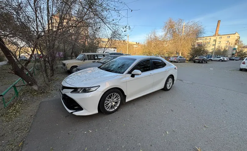 Toyota Camry 2018 года за 13 000 000 тг. в Восточно-Казахстанская область