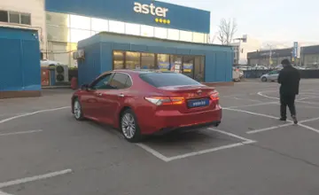 Toyota Camry 2018 года за 14 500 000 тг. в Алматы фото 4