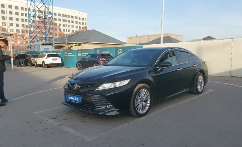 Toyota Camry 2018 года за 13 000 000 тг. в Шымкент
