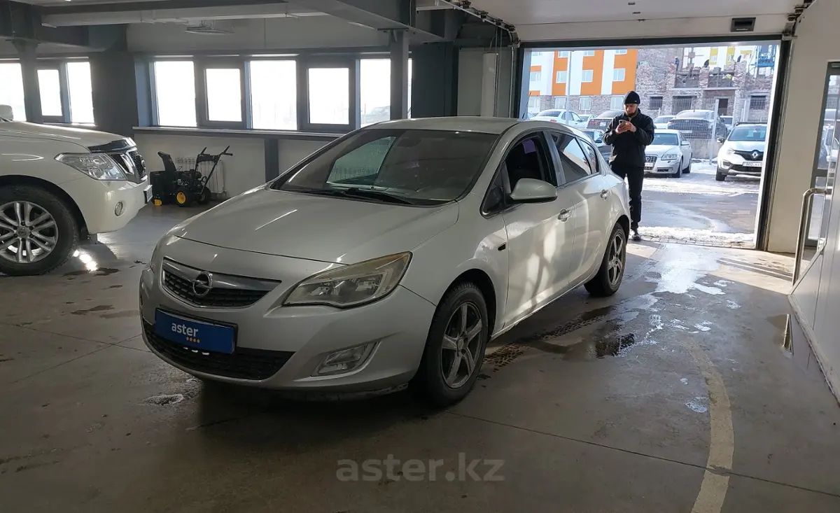 Opel Astra 2012 года за 3 500 000 тг. в Астана