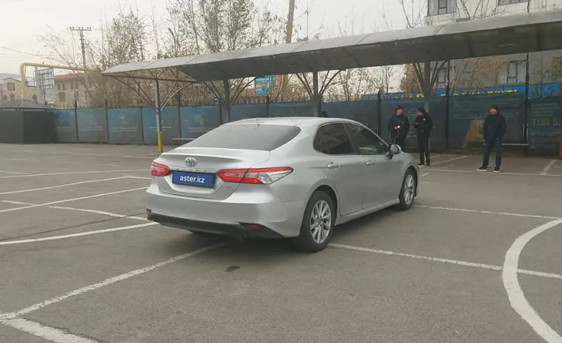 Toyota Camry 2018 года за 10 500 000 тг. в Алматы фото 3