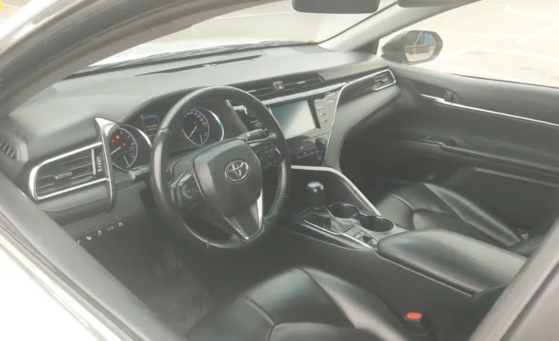 Toyota Camry 2018 года за 10 500 000 тг. в Алматы фото 5