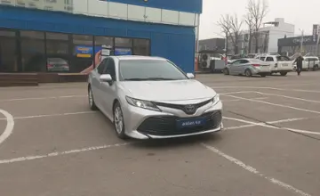 Toyota Camry 2018 года за 10 500 000 тг. в Алматы фото 2