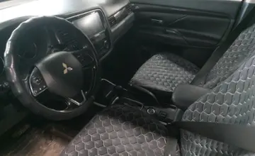 Mitsubishi Outlander 2018 года за 10 200 000 тг. в Астана фото 5