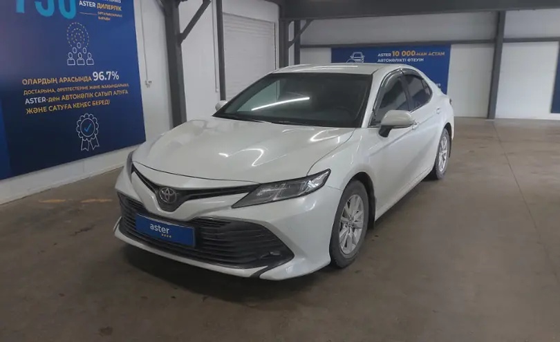 Toyota Camry 2020 года за 14 000 000 тг. в Астана