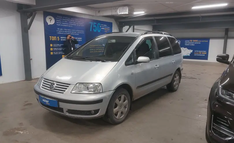 Volkswagen Sharan 2002 года за 2 500 000 тг. в Астана