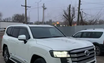 Toyota Land Cruiser 2023 года за 57 000 000 тг. в Уральск фото 3