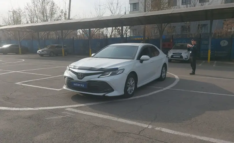 Toyota Camry 2019 года за 12 900 000 тг. в Алматы