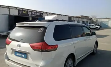 Toyota Sienna 2013 года за 12 000 000 тг. в Актау
