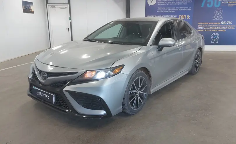 Toyota Camry 2021 года за 12 500 000 тг. в Астана