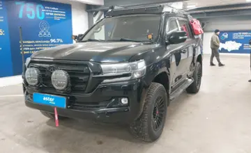 Toyota Land Cruiser 2015 года за 32 000 000 тг. в Астана фото 1