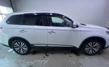 Mitsubishi Outlander 2019 года за 11 000 000 тг. в Павлодар фото 4