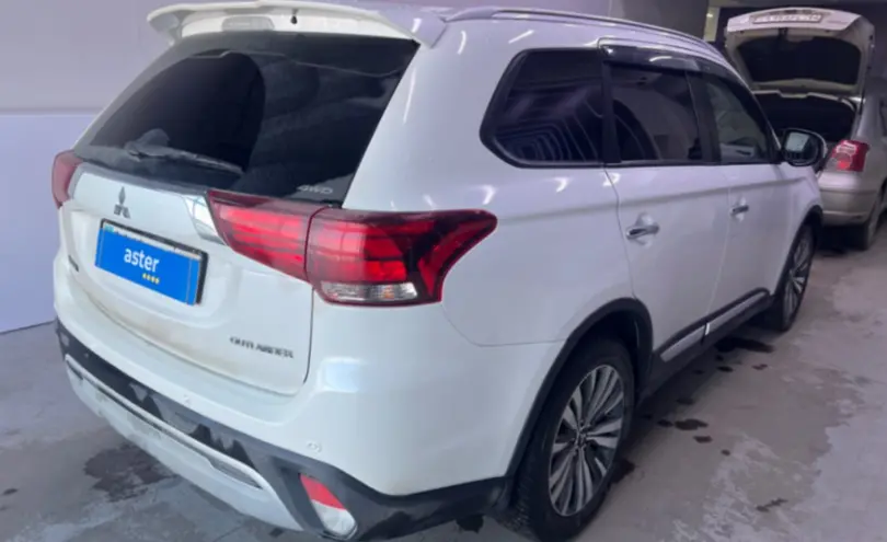 Mitsubishi Outlander 2019 года за 11 000 000 тг. в Павлодар фото 5