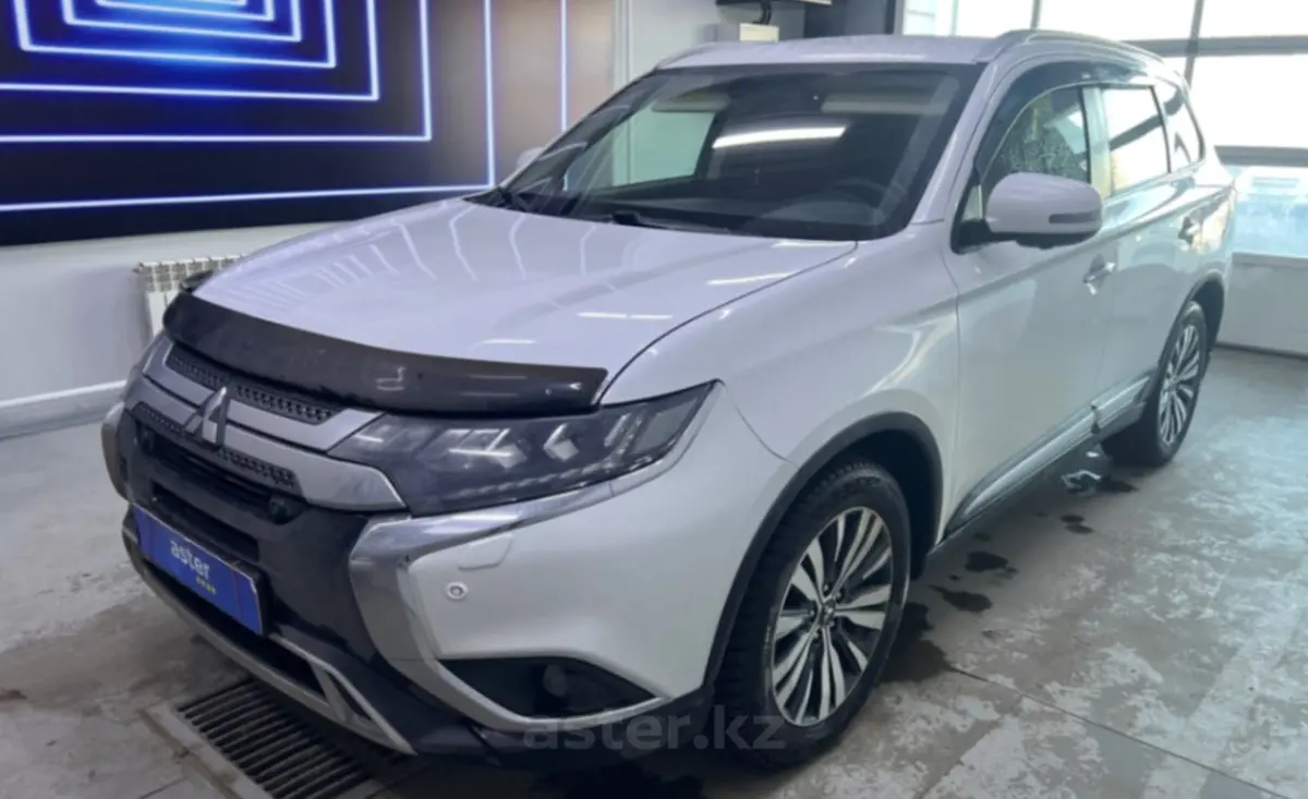 Mitsubishi Outlander 2019 года за 11 000 000 тг. в Павлодар
