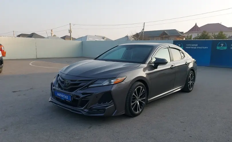 Toyota Camry 2017 года за 9 500 000 тг. в Шымкент