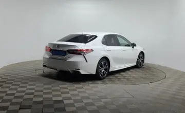 Toyota Camry 2018 года за 9 690 000 тг. в Алматы