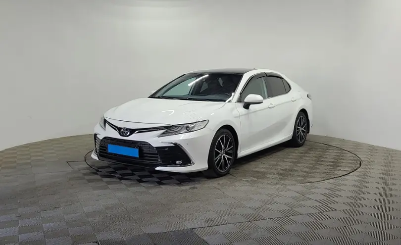 Toyota Camry 2021 года за 10 390 000 тг. в Алматы