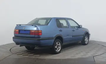 Volkswagen Vento 1994 года за 990 000 тг. в Астана