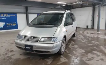 Volkswagen Sharan 1995 года за 1 190 000 тг. в Астана фото 1