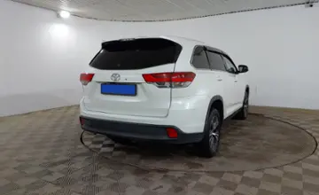Toyota Highlander 2018 года за 13 990 000 тг. в Шымкент