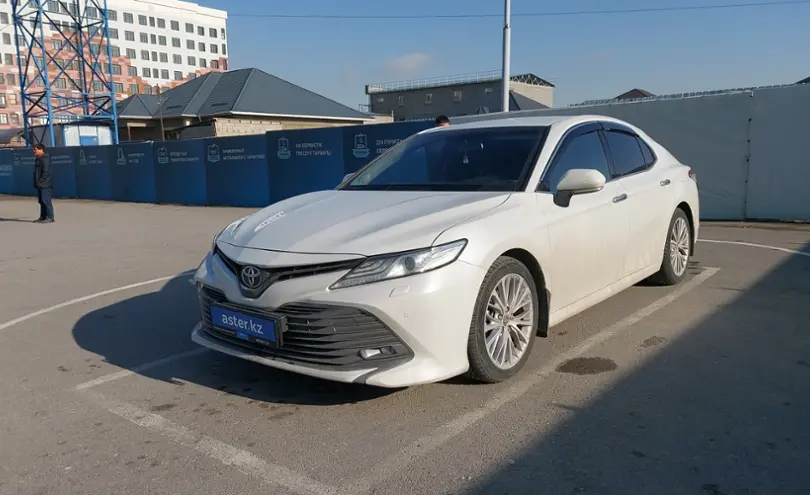 Toyota Camry 2019 года за 14 990 000 тг. в Шымкент