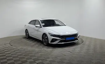 Hyundai Elantra 2023 года за 8 490 000 тг. в Алматы фото 3