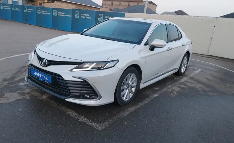 Toyota Camry 2022 года за 13 790 000 тг. в Шымкент