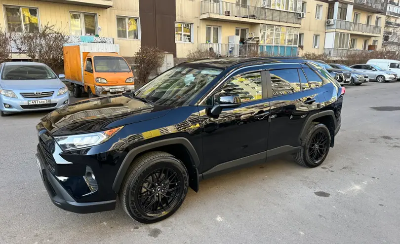 Toyota RAV4 2021 года за 14 500 000 тг. в Алматы