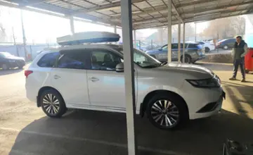 Mitsubishi Outlander 2022 года за 12 500 000 тг. в Алматы фото 4