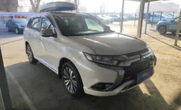 Mitsubishi Outlander 2022 года за 12 500 000 тг. в Алматы фото 3
