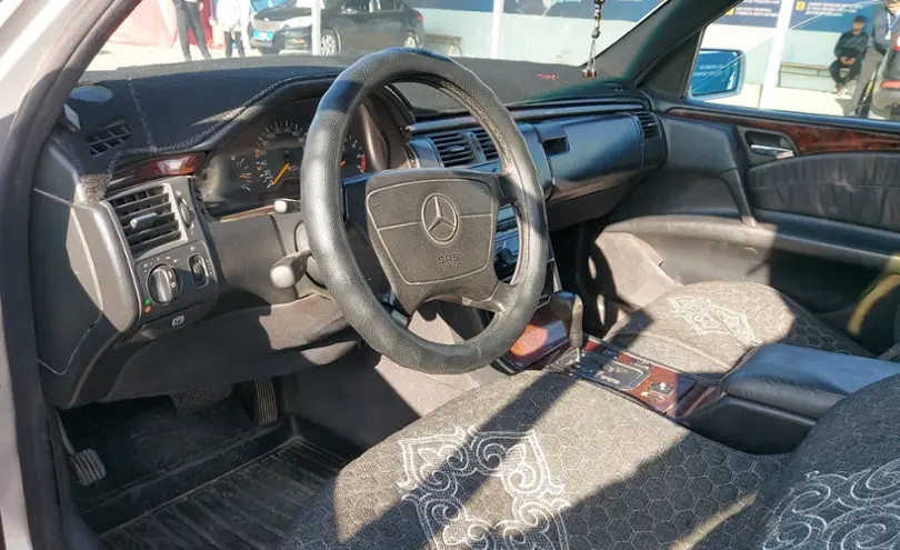Mercedes-Benz E-Класс 1997 года за 4 000 000 тг. в Шымкент фото 5