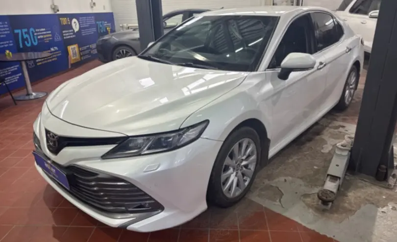 Toyota Camry 2020 года за 13 000 000 тг. в Астана