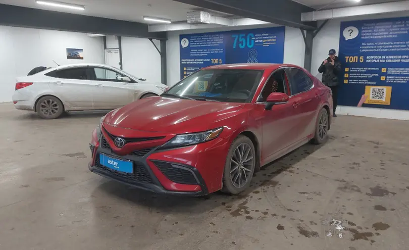 Toyota Camry 2021 года за 10 000 000 тг. в Астана