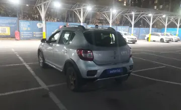 Renault Sandero 2015 года за 3 000 000 тг. в Алматы фото 4