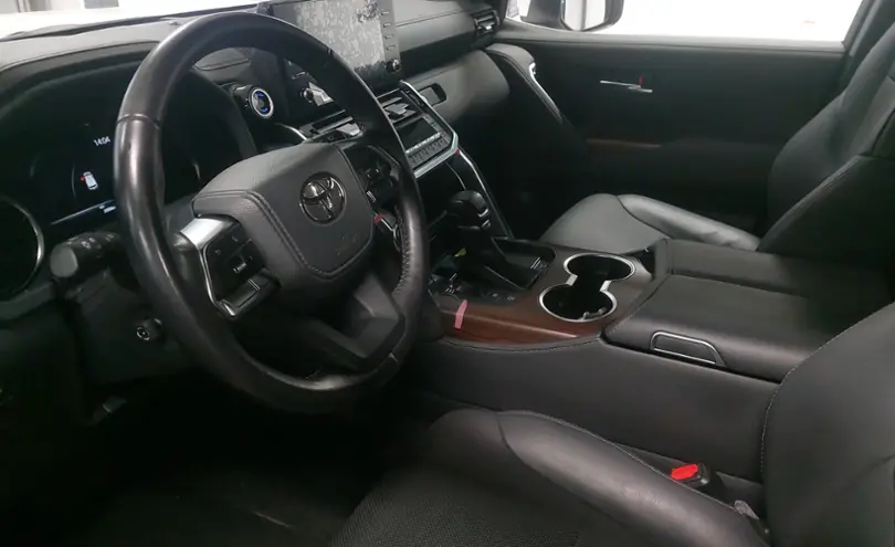 Toyota Land Cruiser 2023 года за 55 000 000 тг. в Астана фото 5