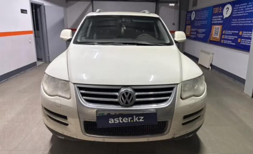 Volkswagen Touareg 2008 года за 5 500 000 тг. в Уральск фото 2