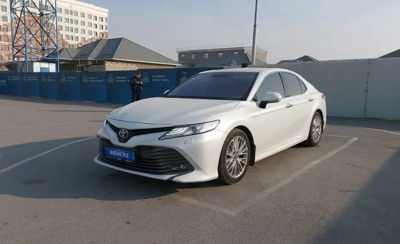 Toyota Camry 2018 года за 14 000 000 тг. в Шымкент