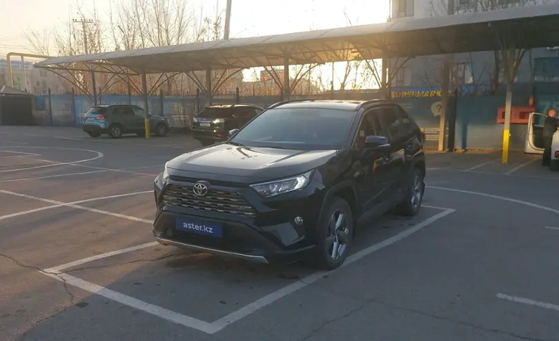 Toyota RAV4 2020 года за 14 000 000 тг. в Алматы
