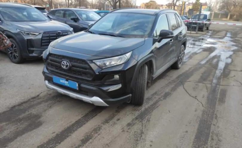 Toyota RAV4 2021 года за 16 100 000 тг. в Актобе
