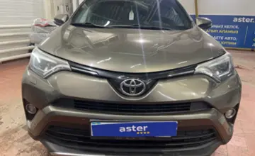 Toyota RAV4 2018 года за 12 500 000 тг. в Астана фото 2