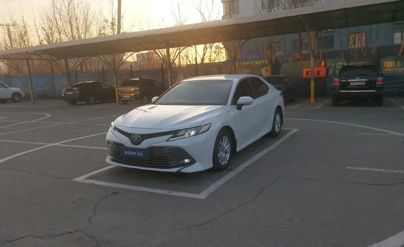 Toyota Camry 2019 года за 14 000 000 тг. в Алматы