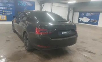 Skoda Superb 2018 года за 14 000 000 тг. в Астана фото 4